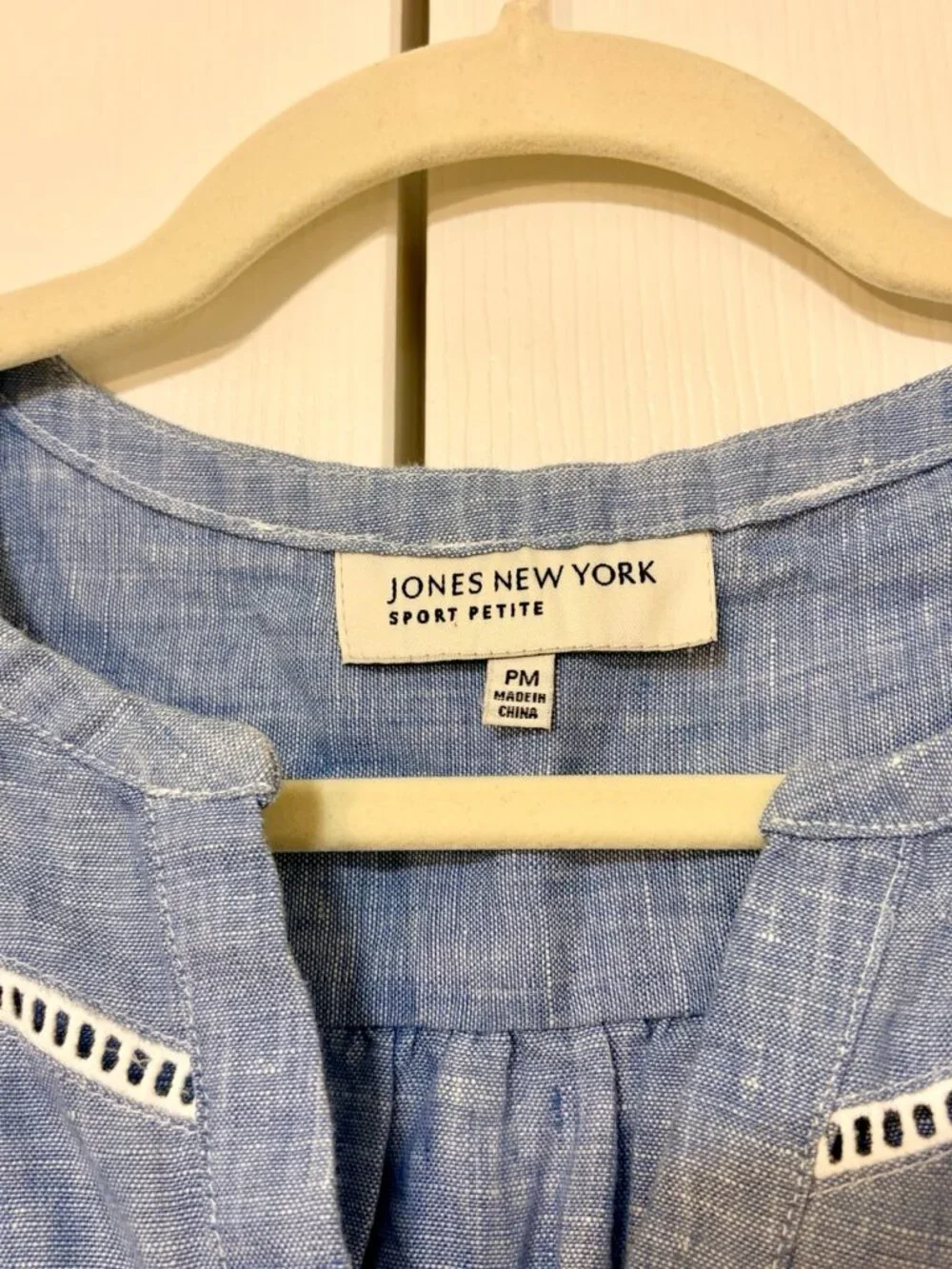 Jones New York Blue Linen Short Sleeve Blouse with White Trim Medium Petite MP - Picture 3 of 7